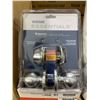 Image 2 : Weiser Essentials SmartKey Door Knob Set with 4 Keys