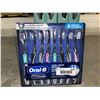 Image 2 : Oral-B CrossAction Medium Bristle Toothbrushes, Pack of 8