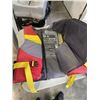 Image 5 : OZARK TRAILS CAMP CHAIR AND 2 LIFE JACKETS