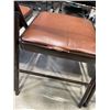 Image 3 : 5 BROWN LEATHER AND METAL FOLDING CHAIRS