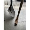 Image 4 : SHOVEL AND SLEDGE HAMMER