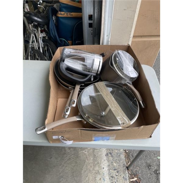 LOT OF CIRCULON FRYING PANS AND ELECTRIC KETTLE