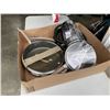 Image 2 : LOT OF CIRCULON FRYING PANS AND ELECTRIC KETTLE