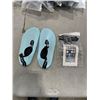 Image 2 : LOT OF WATERSHOES AND PHONE WETBAGS