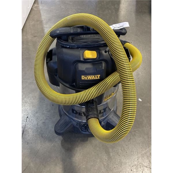 DEWALT 10 GALLON WET DRY SHOP-VAC WORKING WITH HOSE