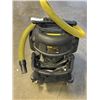 Image 2 : DEWALT 10 GALLON WET DRY SHOP-VAC WORKING WITH HOSE
