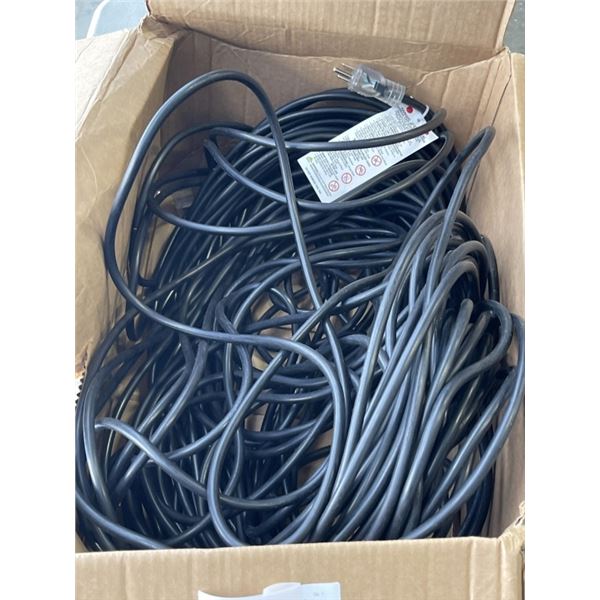 AS NEW INDOOOR OUTDOOR 16  AWG 200FT 300VOLTS EXTENTION CORD