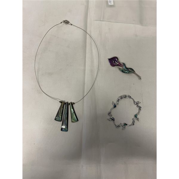 VINTAGE ABELONE CHOKER NECKLACE, BROOCH MARKED DURIE AND KANGAROO BRACELET