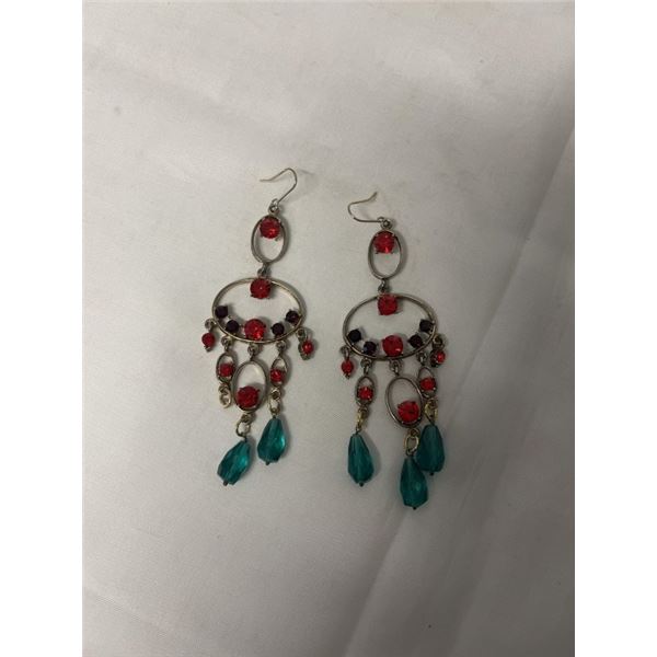 VINTAGE PAIR OF GLASS BEADS AND STONES DANGLE EARRINGS