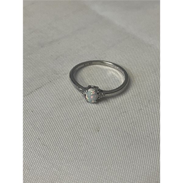 STERLING SILVER W/ GENUINE SPARKLING AUSTRAILIAN OPAL STONE RING, MARKED 925 SIZE 9