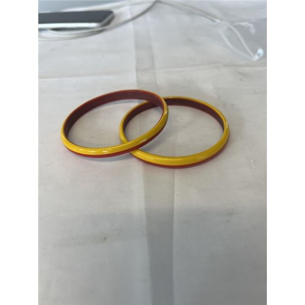 PAIR OF VINTAGE CELLULIOD BANGLES