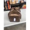 Image 2 : NEW LEATHER TRAVEL MAKEUP KIT, ALL NEW SEALED