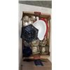 Image 2 : 2 BOXES OF ESTATE GOODS