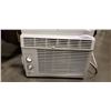 Image 1 : MAINSTAYS WINDOW 5000 BTU AIR CONDITIONER - WORKING