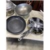 Image 3 : LOT OF FRYING PANS THERMOALLOY, ALL CLAD, KIRKLAND GREENPAN WOK AND AND ELECTRIC KETTLE