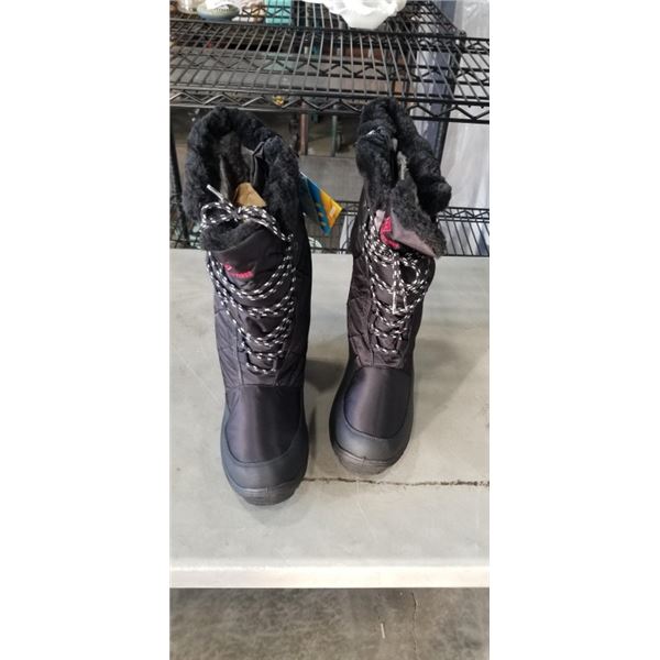 PAIR OF NEW MENS BOOTS SIZE 10