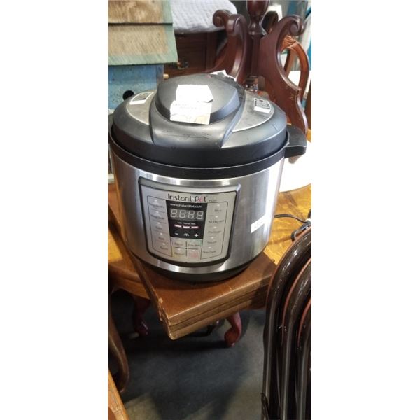INSTANT POT 6 QUART PRESSURE COOKER WORKING NO VENT CAP
