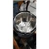 Image 3 : INSTANT POT 6 QUART PRESSURE COOKER WORKING NO VENT CAP