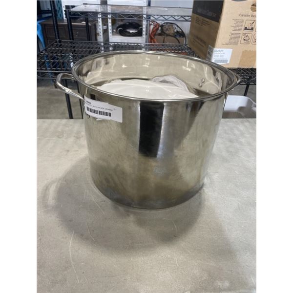 STAINLESS POT, WITH KAISER GERMAN WHITE DINNER PLATES