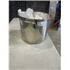 Image 5 : STAINLESS POT, WITH KAISER GERMAN WHITE DINNER PLATES