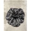 Image 2 : IWACHU CAST IRON STEEPING KETTLE AND FLORESSA WALL DECOR