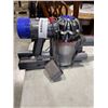 Image 2 : DYSON V8 TOTAL CLEAN CORDLESS STICK VACUUM - WORKING