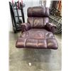 Image 2 : BURGUNDY LEATHER LAZY BOY RECLINER CHAIR