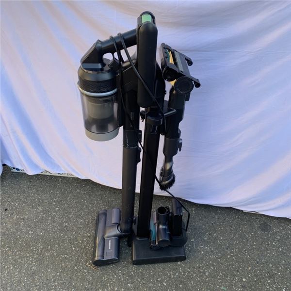 SAMSUNG JET 70 CORDLESS VACUUM WORKING WITH ACCESSORIES, CHARGE DOCK AND EXTRA BATTERY