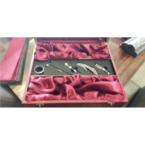 NEW WINE GIFT BOX SET - HOLDS 2 BOTTLES OF WINE AND ACCESORIES