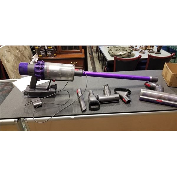 DYSON CORDLESS V10 ANIMAL PLUS VACUUM