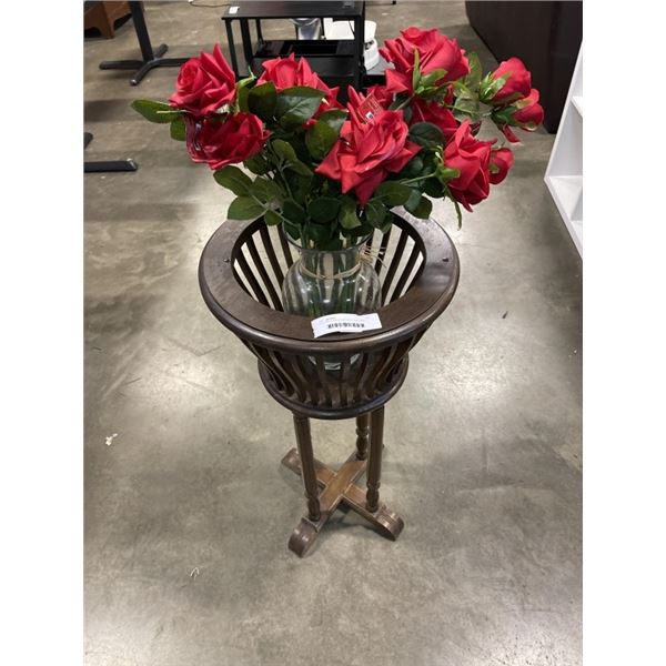 VINTAGE PLANTSTAND WITH VASE AND ARTIFICIAL BOUQUET