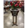 Image 2 : VINTAGE PLANTSTAND WITH VASE AND ARTIFICIAL BOUQUET