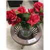 Image 3 : VINTAGE PLANTSTAND WITH VASE AND ARTIFICIAL BOUQUET