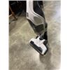 Image 2 : EUREKA LIGHTSPEED 2-IN-1 CORDLESS VACUUM WITH CHARGING DOCK WORKING
