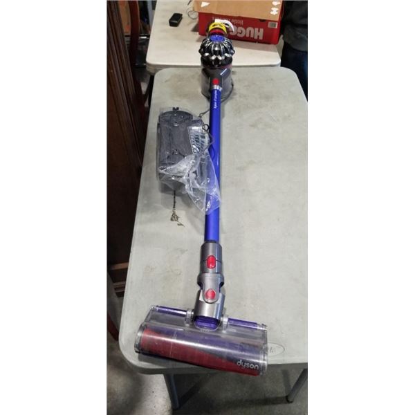 DYSON V7 VACUUM - WORKING