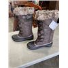 Image 2 : NEW PAIR OF MENS SIZE 9.5 BOOTS