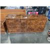 Image 4 : BURLED LACQUERED 6 DRESSER AND NIGHT STAND