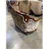 Image 8 : ORANTE HIGHLY CARVED LOVESEAT AND CHAIR