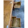 Image 3 : OAK DESK W/ LOCKING DRAWER AND KEY 3FT x 5.5FT