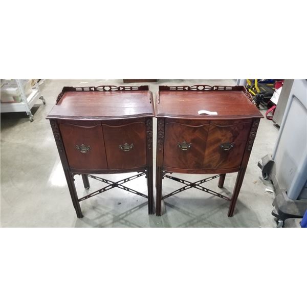PAIR OF ANTIQUE MAHOGANY SIDE TABLES