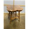 Image 1 : ANTIQUE OAK CLOVER PARLOUR TABLE