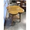 Image 2 : ANTIQUE OAK CLOVER PARLOUR TABLE