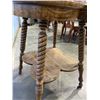 Image 4 : ANTIQUE OAK CLOVER PARLOUR TABLE