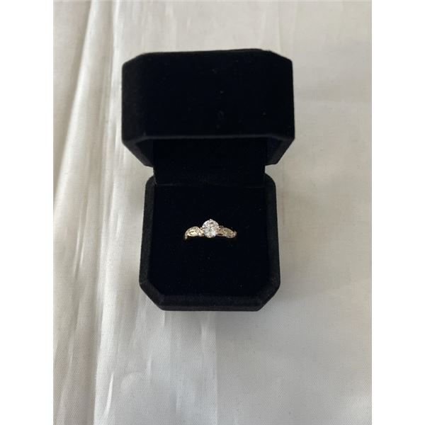 NEW 18K GOLD PLATED 0.8CT SIMULATED DIAMOND (CZ) CHANEL RING, SIZE 7