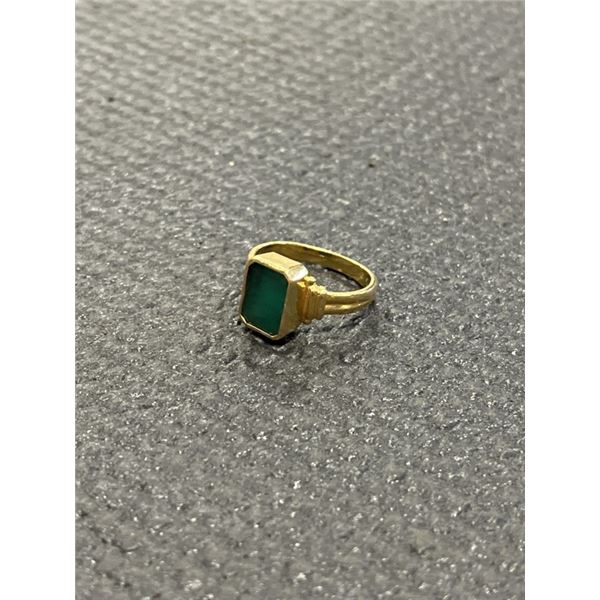 GOLD RING WITH EMERALD MARKED 22K9160NJ