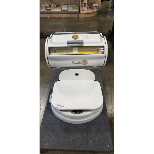 ANTIQUE ENAMELED STANDARD COMPUTING SCALE