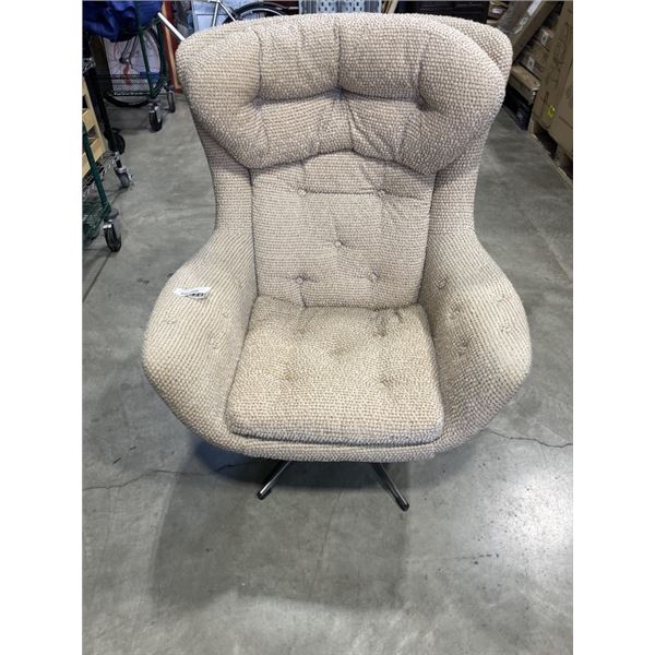 MCM SWIVEL TUFTED TUB CHAIR