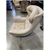 Image 4 : MCM SWIVEL TUFTED TUB CHAIR