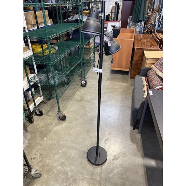 BLACK METAL FLOOR LAMP