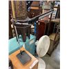 Image 2 : ADJUSTABLE READING LAMP AND FLOOR FAN